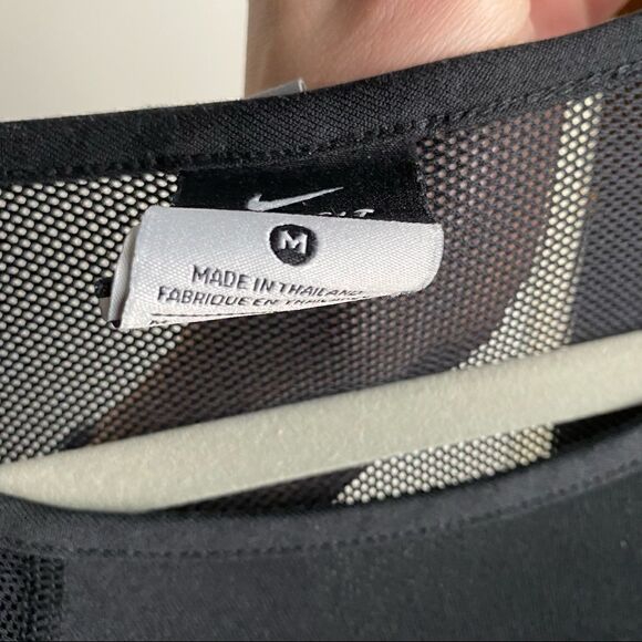 Nike Long Sleeve Shirt Yoga size Medium Black - Picture 3 of 3